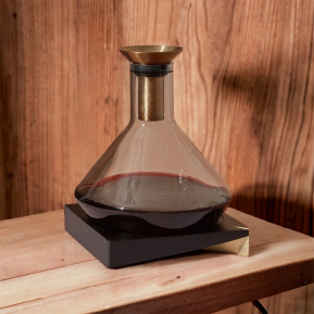 Carafe à vin avec socle bois